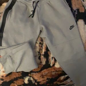 10/10 Nike tech pants